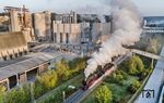 Am Zementwerk in Harburg (Schwaben) dampfen 50 4073 und 52 8168 vorbei. (18.09.2024) <i>Foto: Joachim Schmidt</i>