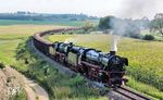 042 018 und 052 273 mit einem Rübenzug nach Gunzenhausen bei Oettingen. (18.09.2024) <i>Foto: Joachim Schmidt</i>