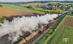 Kaum zu glauben, dass 2024 so etwas noch möglich ist: Zwei dampfbespannte Güterzüge begegnen sich in Wörnitzstein. Die durchfahrende 042 018 trifft auf 50 4073 und 52 8168. (18.09.2024) <i>Foto: Joachim Schmidt</i>