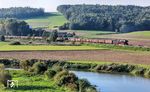 Durch das Tal der Wörnitz, einem 132 km langen Nebenfluss der Donau, rollt 052 273 bei Wörnitzstein. (19.09.2024) <i>Foto: Joachim Schmidt</i>