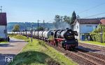 Neben den Plandampfbespannungen vor Güterzügen des Rübenverkehrs zogen die Dampfloks auch ausgewählte Güterzüge der BayernBahn. Hier ist es 50 4073, die einen Bitumenzug nach Nördlingen in Wörnitzstein am Haken hat.  (19.09.2024) <i>Foto: Joachim Schmidt</i>