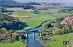 Hinter Harburg (Schwaben) kürzt die Bahnstrecke nach Nördlingen die Wörnitzschleife über zwei Brücken ab. Auf der zweiten Brücke ist 52 8168 unterwegs. (20.09.2024) <i>Foto: Joachim Schmidt</i>