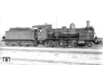 54 717, eine von ehemals 23 preußischen G 5.2 aus Polen, die im Zweiten Weltkrieg zur Reichsbahn kamen, im Bw Allenstein. Interessant bei dieser Lok ist, dass es sich nach den Baumerkmalen (halbkugelartige Dampfdomhaube und vierachsiger Tender mit Gitteraufbau) um eine ehemalige Lok der Reichseisenbahnen Elsaß-Lothringen handeln müsste, die von Graffenstaden gebaut wurde. (1944) <i>Foto: Hermann Maey</i>