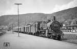 038 057 (38 3057 vom Bw Tübingen) fährt mit P 3941 (Rottweil - Böblingen) in den Bahnhof Horb ein. (13.08.1969) <i>Foto: Wolfgang Bügel</i>