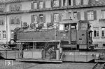 Wie in Rottweil gab es auch im Bw Tübingen eine Schiebebühne, dia allerdings viel zu wenig beachtet wurde. So blieb das Bild der 064 094 das einzige Foto. (14.08.1969) <i>Foto: Wolfgang Bügel</i>