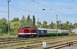 112 646 der TRIANGULA Logistik GmbH Gelenau zieht einen Leerwagenpark nach Niederwiesa durch Leipzig-Schönefeld.  (08.09.2024) <i>Foto: Ralf Opalka</i>