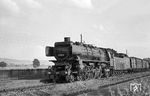 01 1085 vom Bw Bebra fährt mit dem P 1893 (Bebra - Göttingen) in den Haltepunkt Rosdorf südlich von Göttingen ein. (1952) <i>Foto: Detlev Luckmann</i>