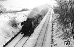 41 044 vom Bw Göttingen rollt mit P 2705 aus Kassel die Dransfelder Rampe bei Groß Ellershausen hinab. (02.1954) <i>Foto: Detlev Luckmann</i>