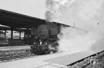 44 472 (Bw Bebra) dampft mit einem Güterzug durch den Bahnhof Göttingen. (02.1954) <i>Foto: Detlev Luckmann</i>