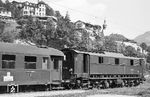 E 44 506 ist mit dem D 384 aus Dortmund im Bahnhof Berchtesgaden eingetroffen. Hinter der Lok ist der Kurswagen aus Nijmegen eingestellt. (08.1951) <i>Foto: Detlev Luckmann</i>