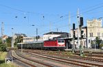 Aus Anlass des Landeserntedankfestes des Freistaates Sachsen in Mittweida verkehrte 143 567 der TRIANGULA Logistik GmbH Gelenau mit drei Bghw-Wagen zwischen Chemnitz und Döbeln. Der Sonderzug erreicht hier den Bahnhof Döbeln. Ursprünglich sollte 211 073 zum Einsatz kommen, was authentischer für die Zuggarnitur gewesen wäre. Leider war die Lok defekt. (29.09.2024) <i>Foto: Ralf Opalka</i>