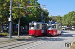 Tw 51 und Bw 19 wenden am Naumburger Hauptbahnhof. Der Triebwagen wurde 1973 vom Reichsbahnausbesserungswerk „Roman Chwalek“ Berlin-Schöneweide und VEB Lokomotivbau-Elektrotechnische Werke „Hans Beimler“ Henningsdorf hergestellt und als Tw 116'' in Jena in Betrieb genommen. 2001 kam er als als Museums-Tw 51 nach Naumburg. Seit seiner Aufarbeitung im Jahr 2016 fährt er in seiner rot/weißen Farbgebung herum. (21.09.2024) <i>Foto: Andreas Höfig</i>