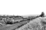 132 698 vom Bw Nordhausen mit dem kurzen Eilzug E 850 (Halle/S - Nordhausen), der nur aus zwei Bmh, einem AB und zwei Bmh bestand. (07.07.1989) <i>Foto: Thomas Fischer</i>