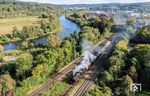 38 2267 verlässt mit dem DGEG-Museumszug den Bahnhof Wengern Ost. Links fließt die Ruhr vorbei. (06.10.2024) <i>Foto: Joachim Schmidt</i>