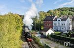 Seit September 2019 führt das Eisenbahnunternehmen Railflex gemeinsam mit dem Eisenbahnmuseum Bochum-Dahlhausen den touristischen Verkehr von Bochum-Dahlhausen bis Wengern Ost durch. 38 2267 erreicht auf der Fahrt nach Bochum-Dahlhausen den Bahnhof Herbede (Ruhr). (06.10.2024) <i>Foto: Joachim Bügel</i>