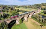 Bei schönstem Herbstwetter machte sich V 200 033 der Hammer Eisenbahnfreunde auf den Weg zur "Bergischen Runde". Dieser führte zunächst über das Ruhrviadukt bei Witten. (06.10.2024) <i>Foto: Joachim Schmidt</i>