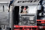 Nicht ohne Stolz auf die wieder in Betrieb genommene 01 1104 zeigt sich Sandor Nicklich auf dem Führerstand im Bw Würzburg. (11.10.2024) <i>Foto: Joachim Schmidt</i>