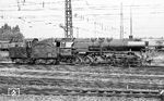 Die zum Bw Rottweil gehörende 50 1667 (Krauss-Maffei, Baujahr 1942) auf Rangierfahrt in Kornwestheim Rbf. (05.1964) <i>Foto: Wolfgang Jahn</i>