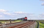 Mit AS 1434 aus Niebüll "betreten" 218 397 und PRESS 218 056 soeben die Insel Sylt östlich von Morsum. (02.10.2024) <i>Foto: Joachim Bügel</i>