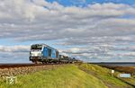 Da der Rest des Tages in einer 245-Orgie endete, nochmals die DB-Konkurrenz mit RDC 247 908 vor DPF 28918 nach Westerland (Sylt) auf dem Hindenburgdamm. Im Hintergrund entschwindet 245 004 mit dem RE 11029 nach Hamburg-Altona. (02.10.2024) <i>Foto: Joachim Bügel</i>