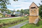 Nach erfolgreicher Brückenbelastungsprobe in Schlössel fuhr 99 1715 nach Schmalzgrube, um dort den offiziellen Zug zur Brückeneinweihung zu bespannen. (30.09.2024) <i>Foto: Joachim Schmidt</i>