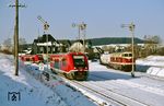 Im Bahnhof Unterlemnitz trifft 641 036 als RB 16869 (Saalfeld/Saale - Blankenstein) auf MEG 203 (ex V 180 - Buna 203) der Mitteldeutschen Eisenbahn GmbH. (07.02.2005) <i>Foto: Thomas Konz</i>