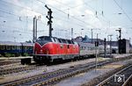 V 200 134 vom Bw Lübeck verlässt mit einem Eilzug nach Hamburg den Bremer Hauptbahnhof. (09.1968) <i>Foto: Robin Fell</i>