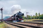 52 8079 fährt mit dem Kohlependelzug von Profen nach Saalfeld (Saale) durch den Bahnhof Zeitz. (28.09.2024) <i>Foto: Atijana Schmidt</i>