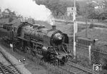 18 602 (Bw Darmstadt) auf der Verkehrsausstellung in München, wo die Besucher über ein 430 m langes Gleis die Lok unter Aufsicht selbst fahren durften.  (08.1953) <i>Foto: Detlev Luckmann</i>