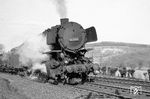 44 1314 (Bw Bebra) auf Bergfahrt bei Hebenshausen kurz vor Eichenberg. (1955) <i>Foto: Detlev Luckmann</i>