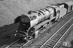 44 014 vom Bw Göttingen Vbf rollt mit einem Güterzug bei Eichenberg zu Tal. (1955) <i>Foto: Detlev Luckmann</i>