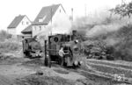 Die Kreisbahn Osterode–Kreiensen war eine 33 km lange Schmalspurstrecke mit 750 mm, im Abschnitt Kreiensen–Kalefeld auch mit einem Dreischienengleis mit 1435 mm Spurweite versehen, die von 1898 bis 1967 die Stadt Osterode am Harz mit dem Bahnknoten Kreiensen im Tal der Leine verband. Im Schmalspurbahnhof Kreiensen Ost ergänzen Lok 2''' (Henschel, 1938) und Lok 6'' (Jung, 1939) ihre Wasservorräte. (21.05.1959) <i>Foto: Detlev Luckmann</i>