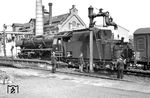 Punktgenau ist 44 149 vom Bw Northeim (Han) am Gelenkwasserkran im Bahnhof Göttingen zu Halten gekommen. (1960) <i>Foto: Detlev Luckmann</i>