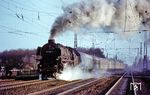 012 066 eilt mit E 1622 nach Frankfurt/M durch Münster-Nevinghof. (01.05.1970) <i>Foto: Bernd Kappel</i>