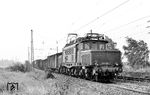 254 020 (Bw Engelsdorf) mit einem Güterzug südlich von Leipzig bei Großdeuben. (01.08.1984) <i>Foto: Thomas Fischer</i>