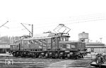 254 066 (AEG, Baujahr 1942) in ihrer letzten Heimat Engeldorf. Am 25.08.1952 kehrte sie mit nur einem Drehgestell aus der UdSSR zurück, ein im Oktober 1952 geliefertes einzelnes Drehgestell wurde dieser Lok zugeordnet. Im Juni 1958 ging sie wieder in den Betriebsdienst beim Bw Halle P. Von August 1990 bis 06.07.1992 stand sie in Zeitz abgestellt und ging dann an das Museum in Hermeskeil. (19.04.1986) <i>Foto: Thomas Fischer</i>