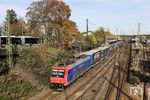 Nachdem in den letzten Monaten der "Winner-Zug" DGS 42003 von Wuppertal-Langerfeld nach Piacenza zu allen (un)möglichen Zeiten unterwegs war, kam er diesmal tatsächlich fast fahrplanmäßig mit SBB-Cargo-Lok 482 002 durch Solingen Hbf gefahren. (26.10.2024) <i>Foto: Joachim Bügel</i>