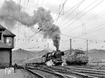 03 2176 bringt den D 562 nach Berlin-Schöneweide in Leipzig Hbf in Fahrt. Rechts steht 254 089 (E 94 089). (22.07.1978) <i>Foto: Michael Malke</i>