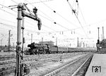 03 2083 vom Bw Lutherstadt Wittenberg fährt mit D 563 aus Berlin-Schöneweide in Leipzig Hbf ein. (06.08.1978) <i>Foto: Michael Malke</i>