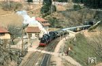 038 772 + 038 382 vor einem Sonderzug beim Fotohalt im Bahnhof Nussbach (b Triberg) auf der Schwarzwaldbahn. (08.04.1973) <i>Foto: Herbert Vaupel</i>