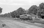 OHE DL 800 012 (MaK, Baujahr 1955) rangiert am Güterschuppen in Groß Oesingen an der Strecke Wittlingen - Celle Nord. (18.08.1968) <i>Foto: Gerd Wolff</i>