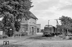 Kurzer Zwischenhalt für den Nahgüterzug nach Celle Nord mit OHE 800 012 in Steinhorst. (18.08.1968) <i>Foto: Gerd Wolff</i>