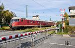 Nach dem Kopfmachen in Solingen Hbf und der 'fliegenden Überholung' durch einen IC gab es in Leichlingen nochmals die Gelegenheit, den 612 507/506 als Ft 32596 nach Köln zu fotografieren. (26.10.2024) <i>Foto: Joachim Schmidt</i>