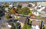 362 526 vor DPE 82577 nach Essen-Altenessen in Solingen-Ohligs.  (26.10.2024) <i>Foto: Joachim Schmidt</i>