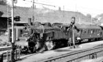 75 1108 vom Bw Waldshut vor P 1619 (Waldshut - Basel) im Bahnhof Schaffhausen. Mit einer akrobatischen Einlage wird gerade der Wasserkran gechlossen. (12.10.1963) <i>Foto: Karl Wyrsch, Slg. D. Ammann</i>