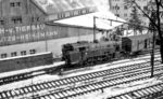 75 1117 rangiert einen Leerwagenpark in die Abstellanlage des Bahnhofs Schaffhausen. (03.1962) <i>Foto: Karl Wyrsch, Slg. D. Ammann</i>