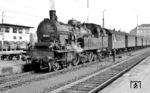 78 177 (Bw München Hbf) steht vor P 1217 nach Lenggries im Holzkirchener Bahnhofsteil des Münchener Hauptbahnhofs. (10.1954) <i>Foto: Karl Wyrsch, Slg. D. Ammann</i>