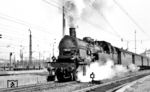 Ausfahrt des P 1217 mit 78 177 in Richtung Holzkirchen - Schaftlach in München Hbf. (10.1954) <i>Foto: Karl Wyrsch, Slg. D. Ammann</i>