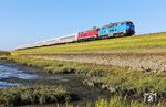 PRESS 218 056 (ex 218 454) und 218 397 mit IC 2375 nach Frankfurt/M auf dem Hindenburgdamm östlich von Morsum. (05.10.2024) <i>Foto: Joachim Bügel</i>