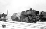 Am ersten Arbeitstag des Jahres 1963 wartet 03 109 vom Bw Rheine im Bw Münster (Westf) auf die Rückfahrt ins Emsland. Links steht 50 3020 aus Düsseldorf-Derendorf, rechts die in Münster stationierte 50 2345. (02.01.1963) <i>Foto: Bernd Kappel</i>